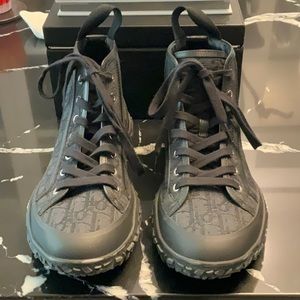 MENS DIORIZON ANKLE BOOT - GENTLY USED ALL BLACK